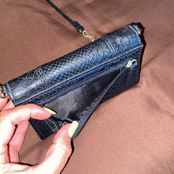Small cross body wallet - Picture 3 of 8